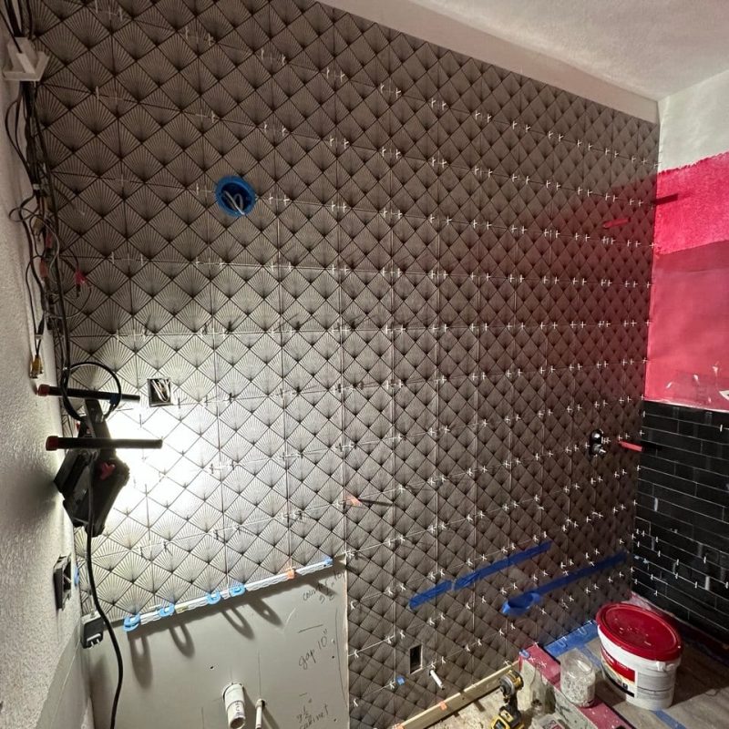 Black Glossy Subway Shower With a Fan-Pattern Wall