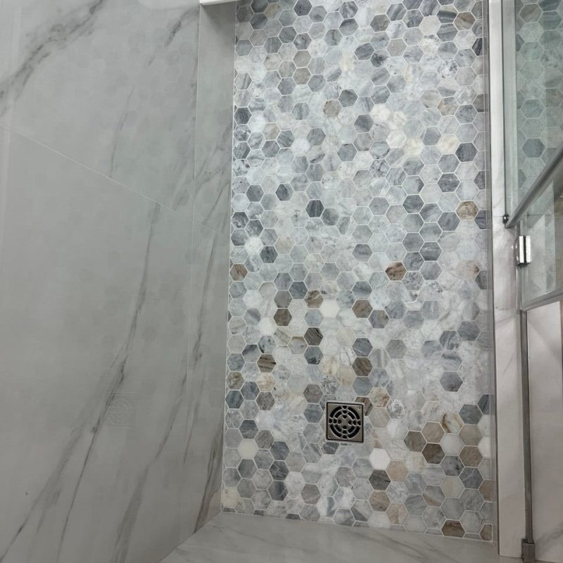 Marble-Look Shower With a Hexagon Mosaic Floor